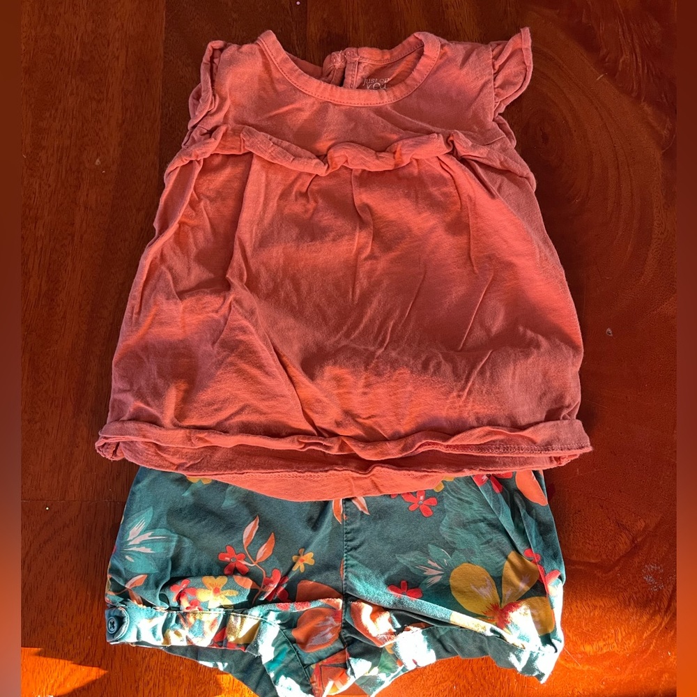 Sleeveless shirt with matching shorts